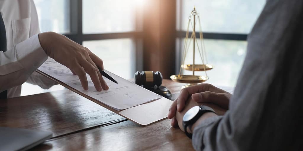 apa tugas pengacara?